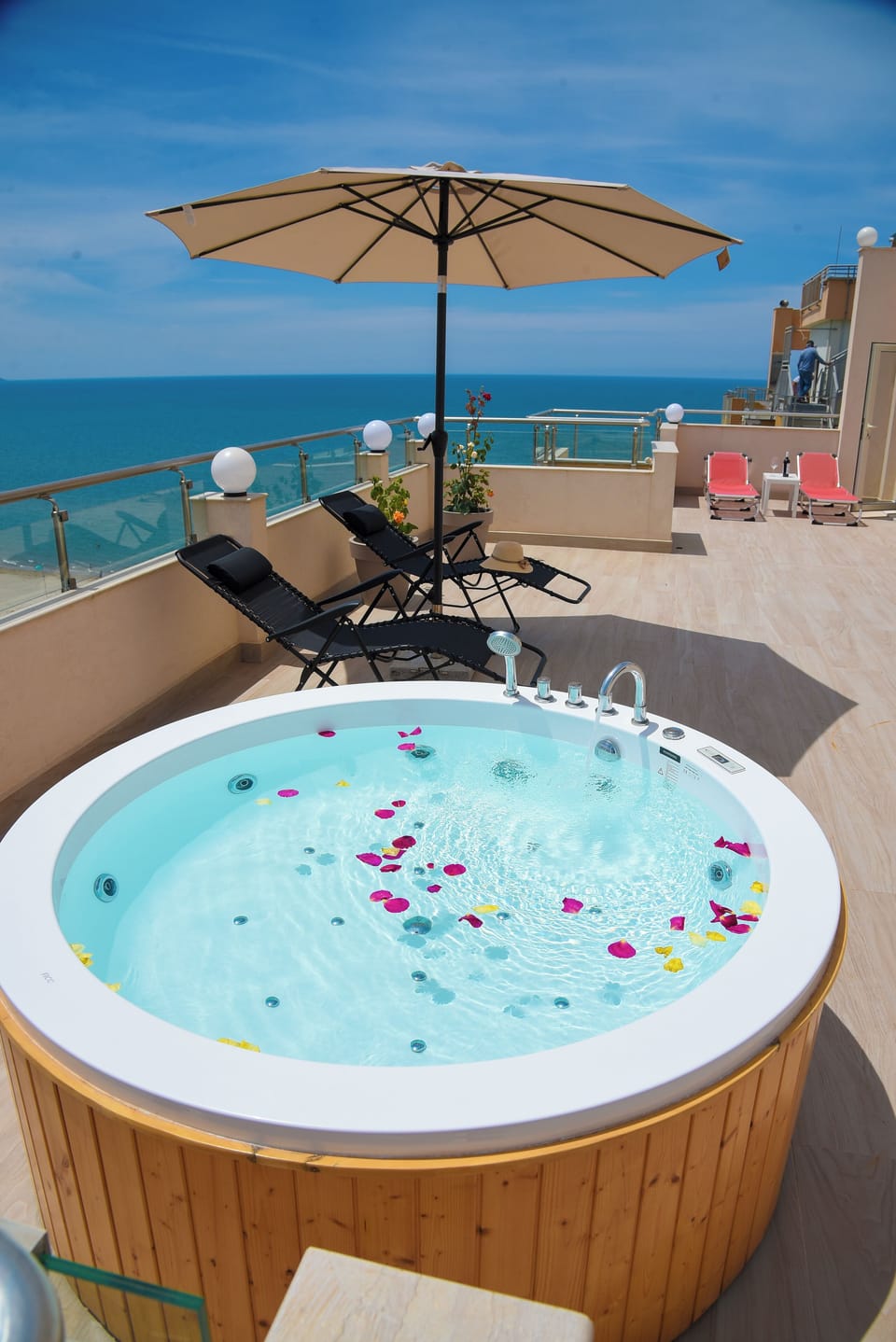 Outdoor spa tub