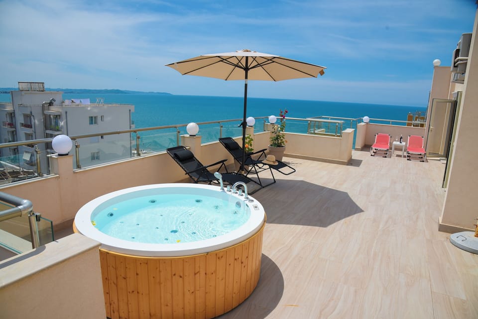 Outdoor spa tub