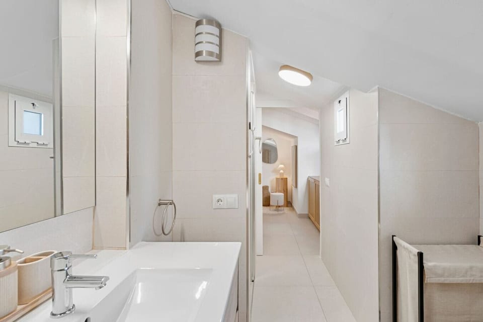 Bathroom 2 (complete)