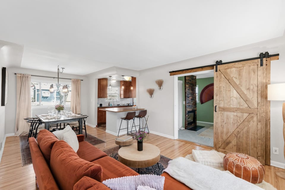 Open concept living, dining and kitchen