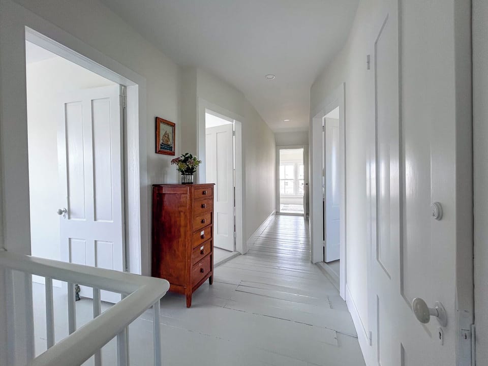 2nd floor hallway with 5 bedrooms