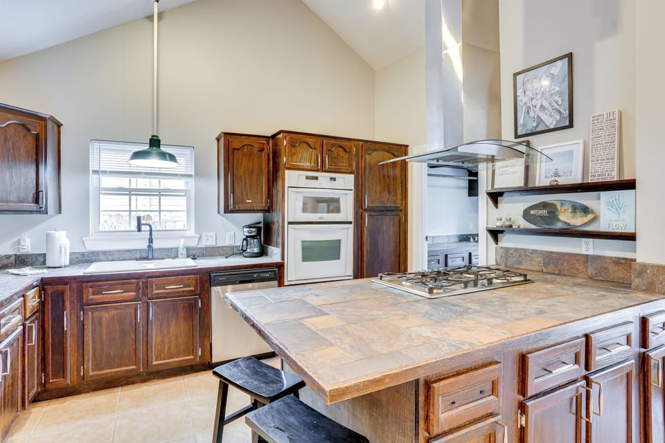 Kitchen | Refrigerator | Toaster Oven | Blender