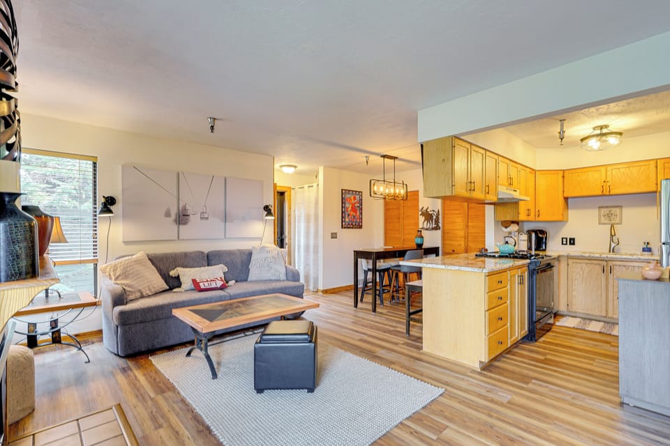 Living Area | Full Sleeper Sofa | Gas Fireplace | Smart TV