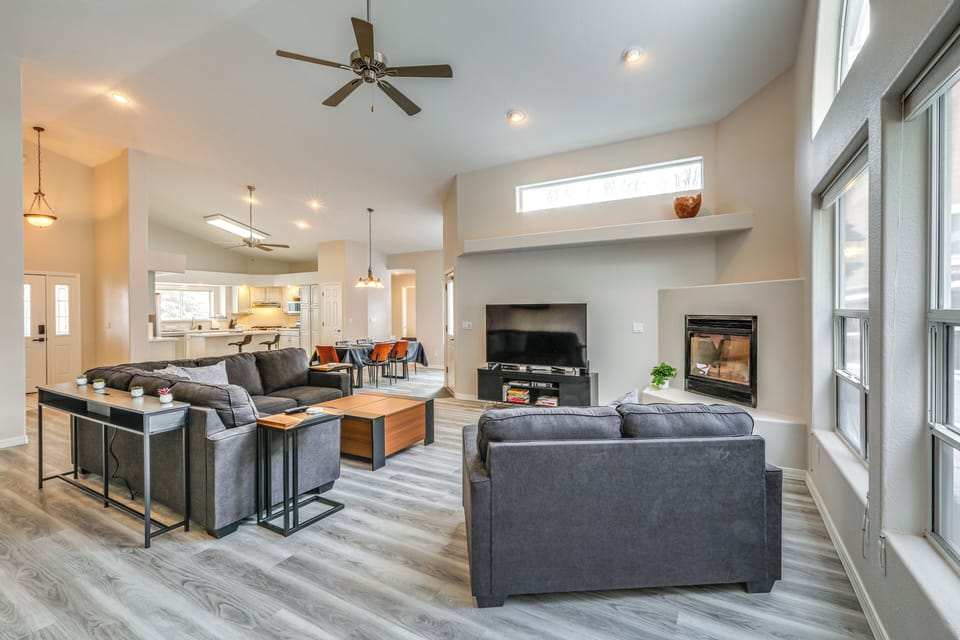 Living Room | Gas Fireplace | Smart TV | Telescope