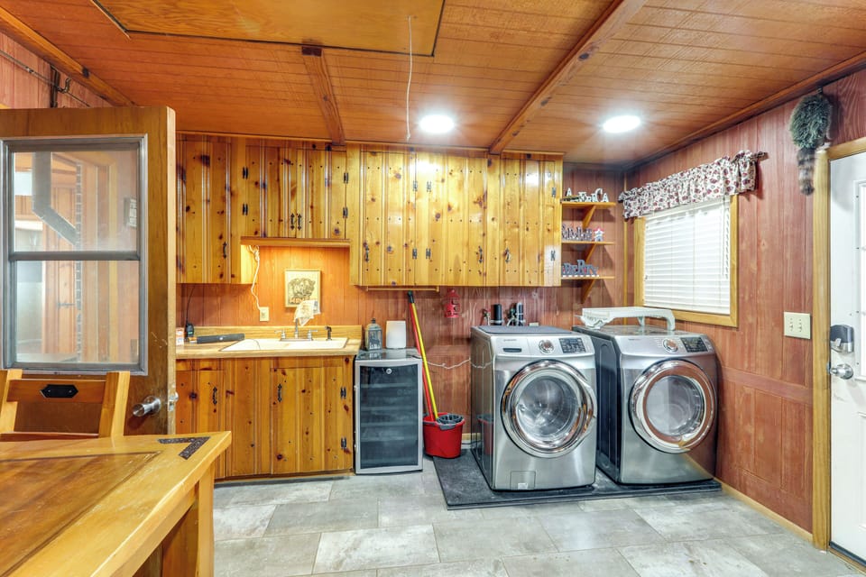 Laundry Room | Washer & Dryer