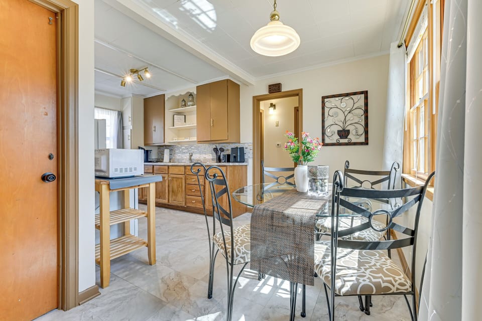 Dining Area | Dining Table