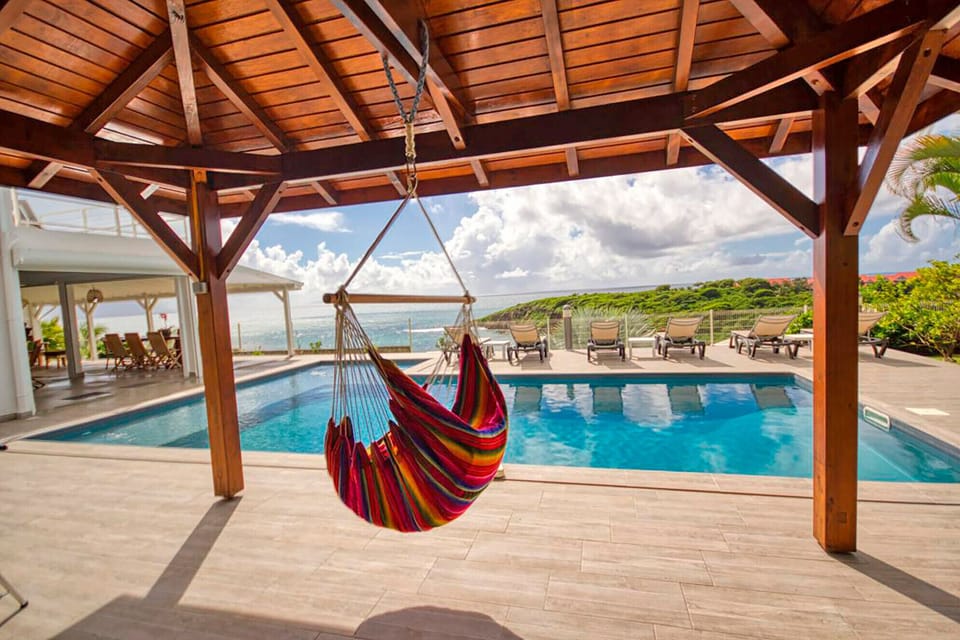 Villa 4 **** La Barque Créole, the ideal setting for relaxing in Guadeloupe, with an exceptional sea view.