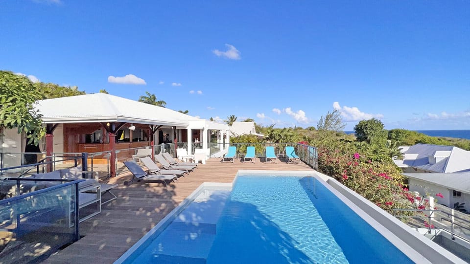 Exceptional villa with private pool located just steps from the beach and Anse à la Barque.