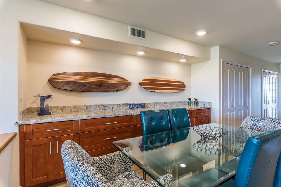 Second unit dining area