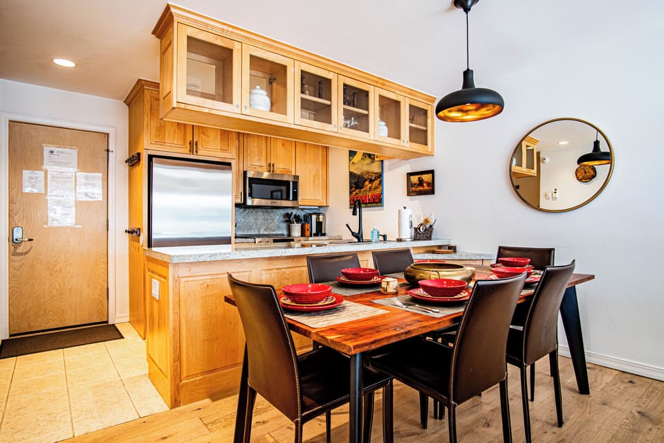 Dedicated dining area for 6 guests