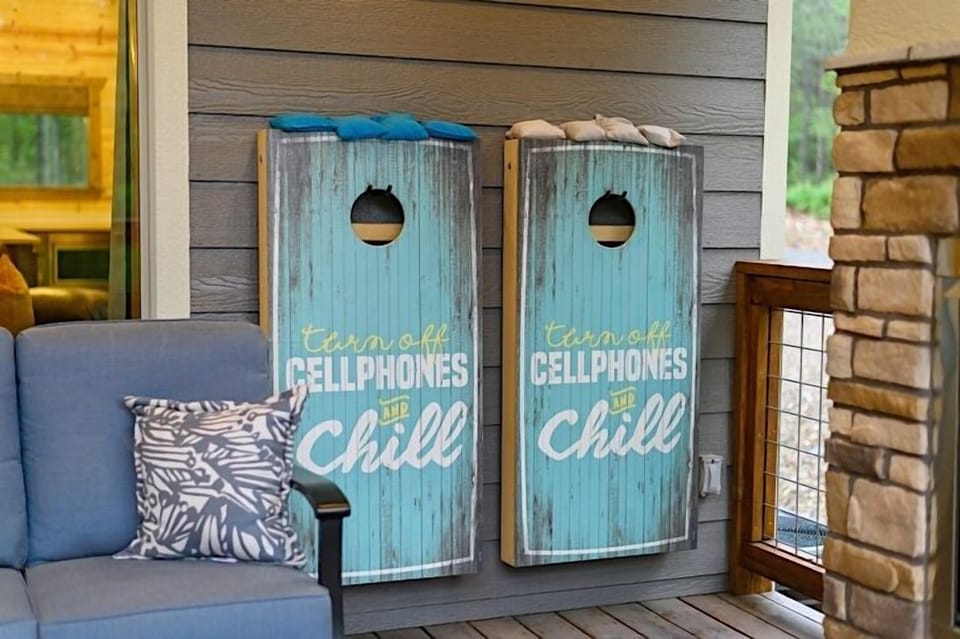 Turn off cellphones and chill