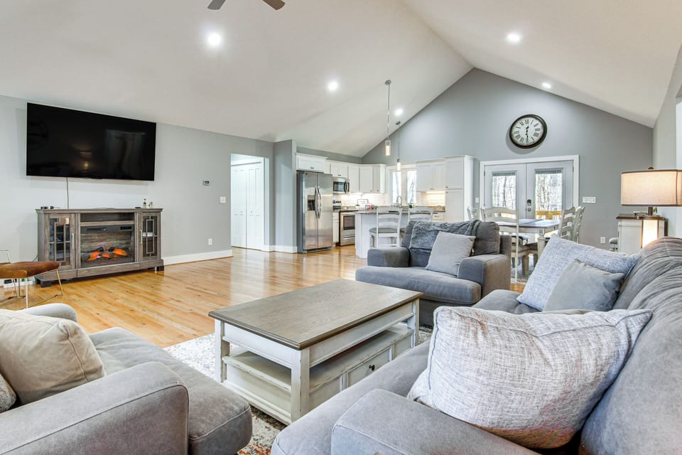 Maggie Valley Vacation Rental | 3BR | 2BA | 1,600 Sq Ft | Stairs Required