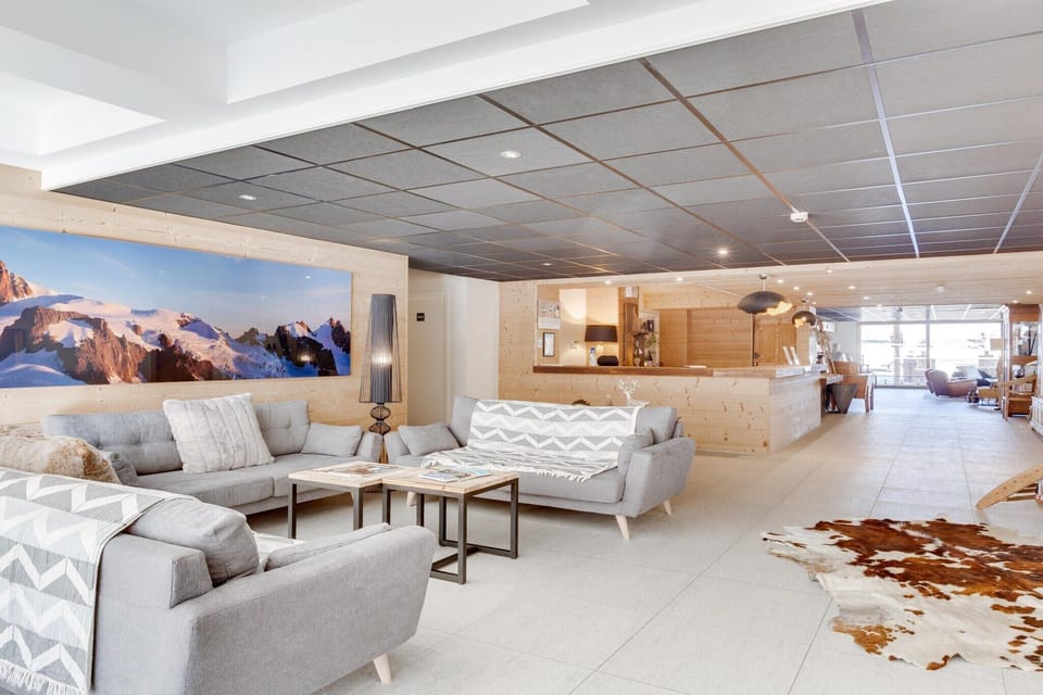 Entrance / Reception