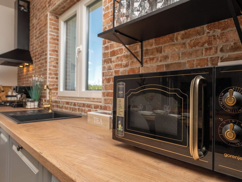 Kitchen, Kitchen Appliance, Countertop, Interior Design, Major Appliance, Furniture, Home Appliance, Cabinetry, Kitchen Stove, Stove