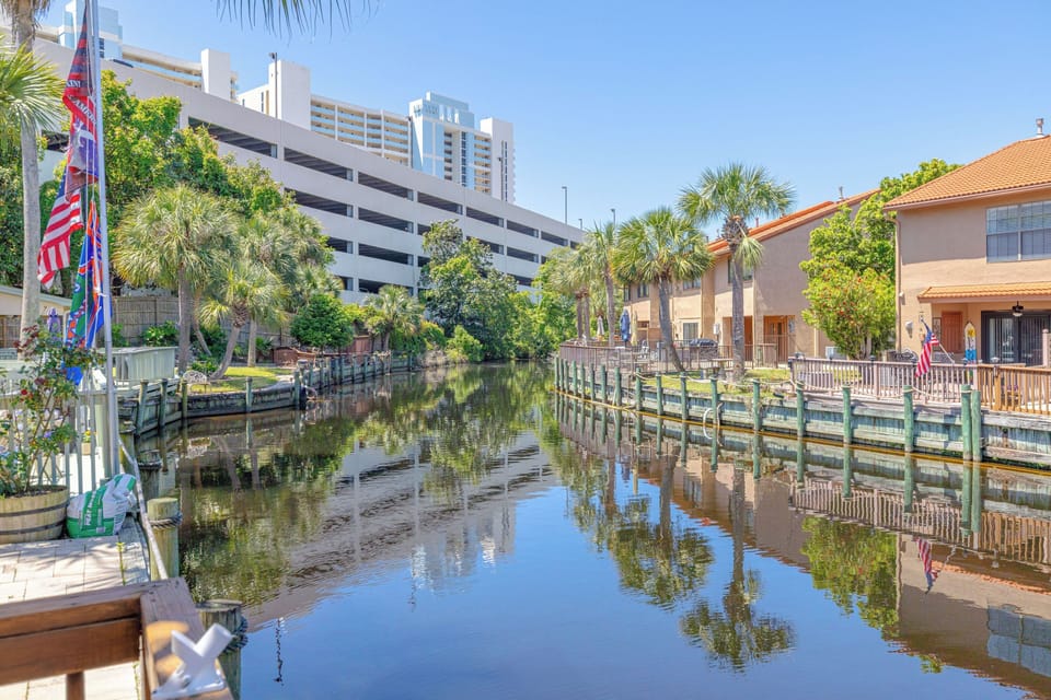 Enjoy a spectacular view of the canal.