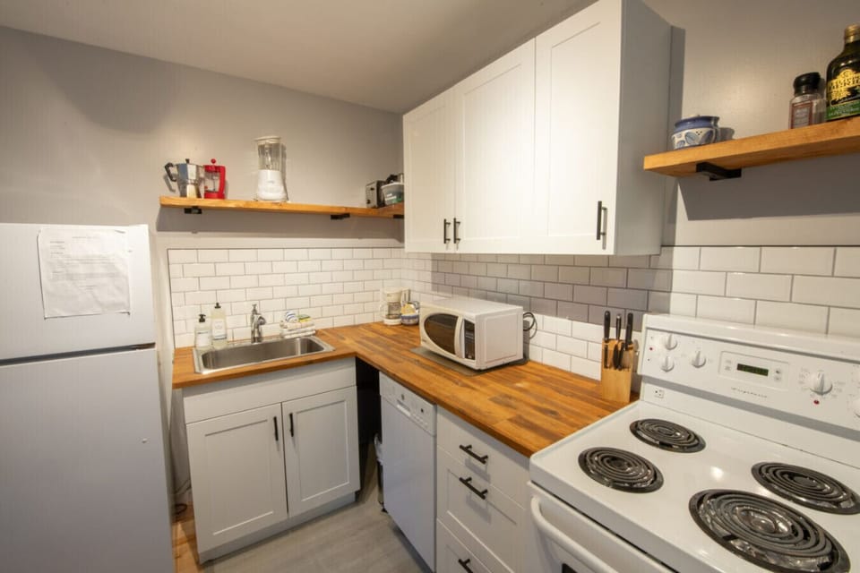 Kitchen equipped with a dishwasher