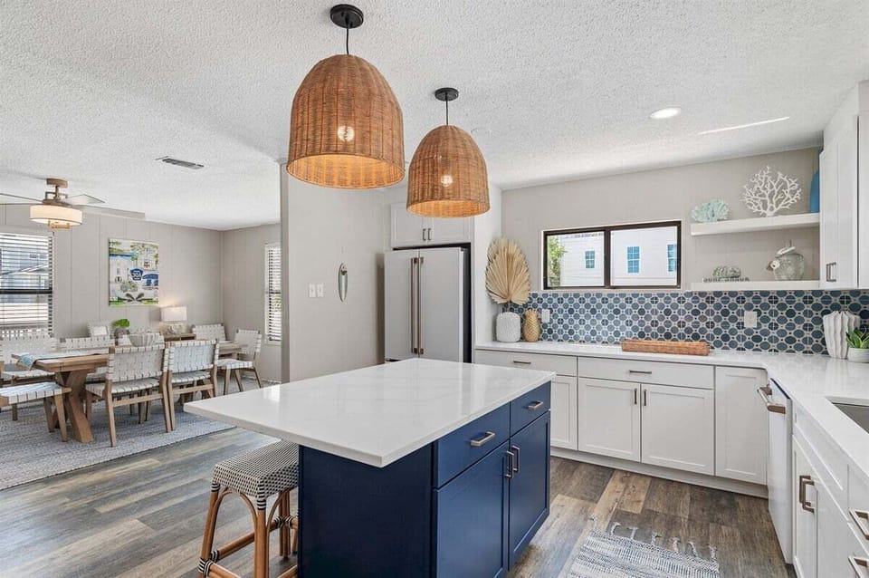 This is your vacation snack headquarters! You can create everything from quick breakfasts to gourmet dinners here.