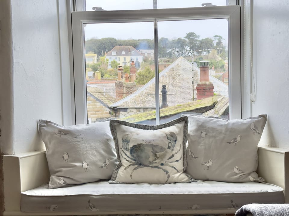 Window seat in Lounge in 10 Mill Road Holiday Cottage, Padstow, North Cornwall