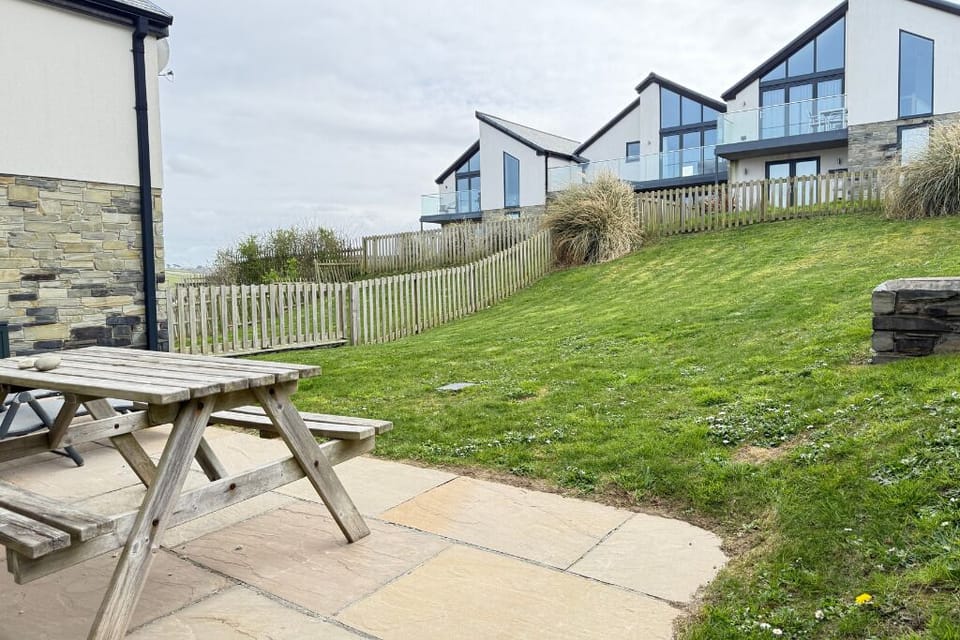 Rear enclosed garden