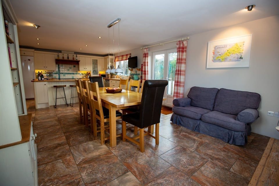 Dining table in Polcarrek Holiday Cottage, Padstow North Cornwall