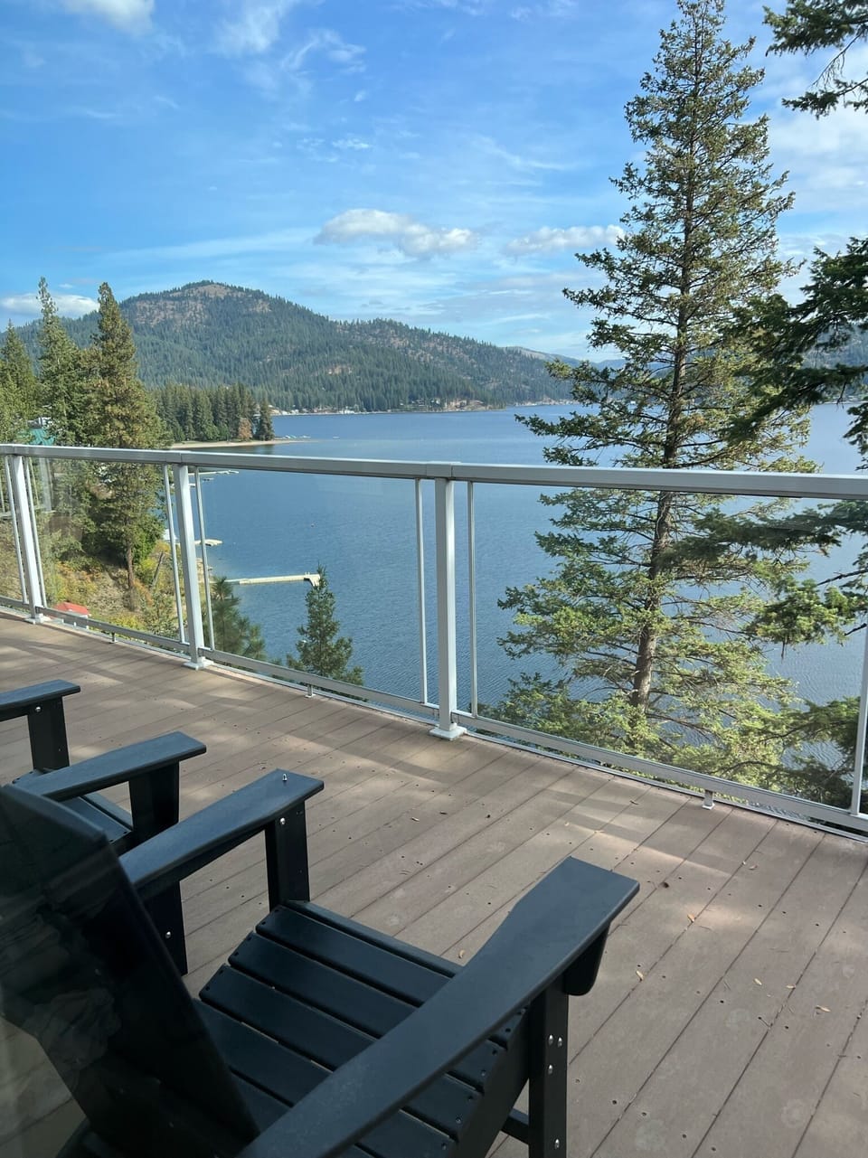 Amazing Lake Views. Top Deck. 