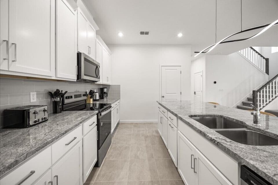 9198 Sescape Cove (8).jpg