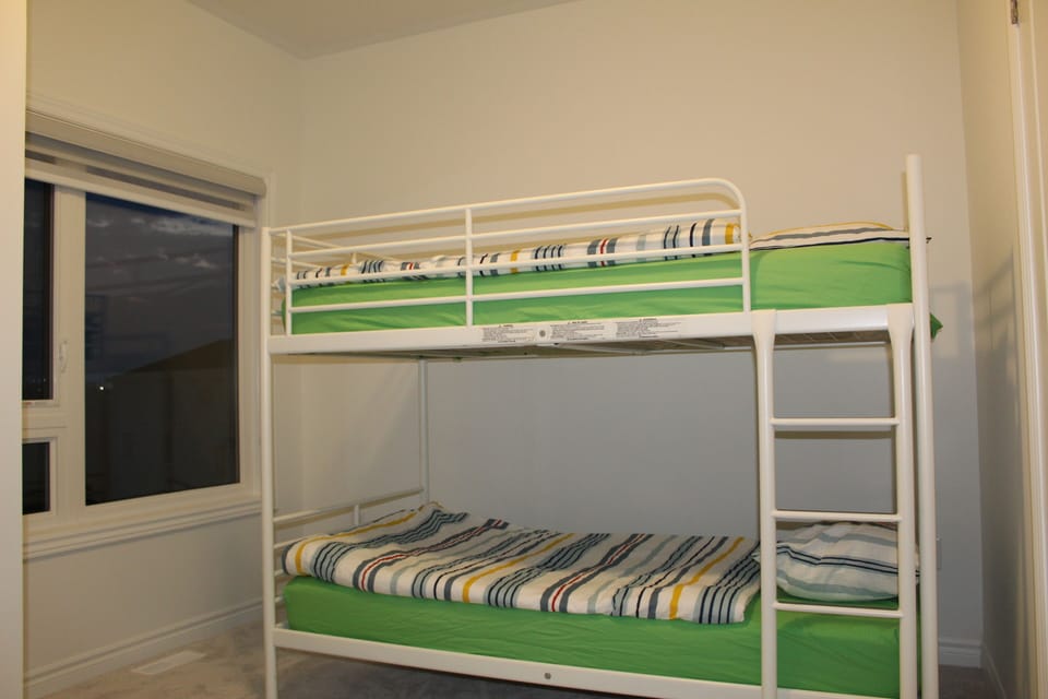 Bunk bed bedroom, Kids bedroom