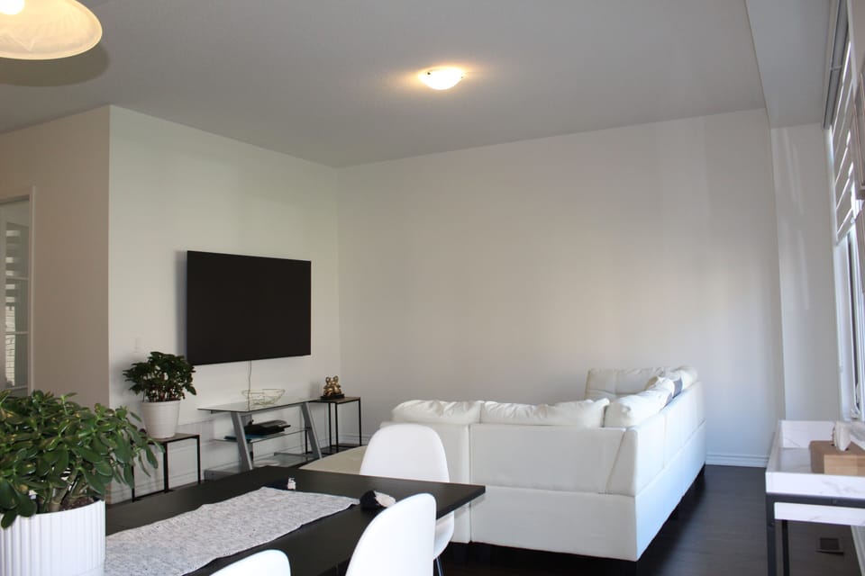 Living room, Wal mounted smart flat screen 