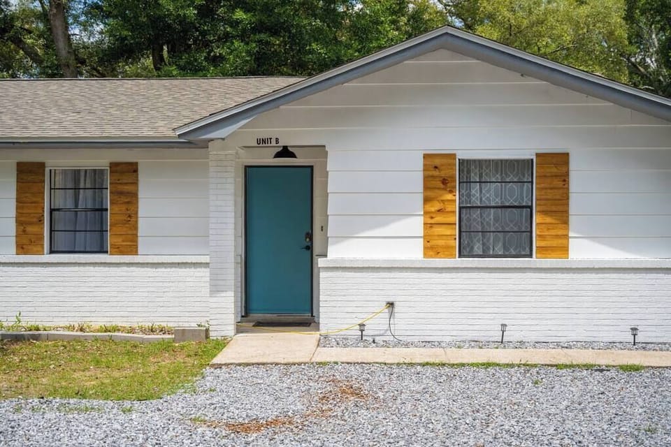 Charming single-story home w/ inviting entry & simple curb appeal