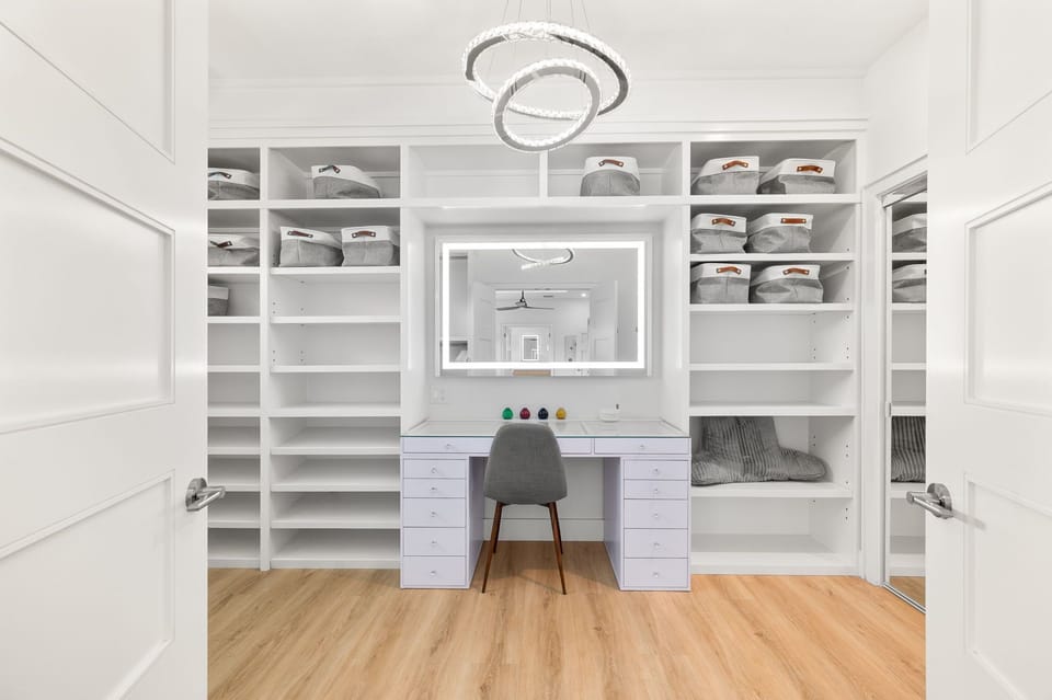 Upstairs primary bedroom
