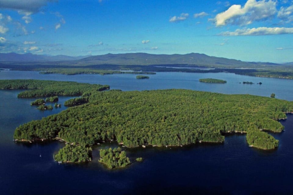 Conveniently located near town docks, boat launches, and scenic island spots.