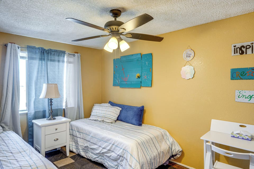 Bedroom 2 | 2nd Floor | 2 Twin Beds | Laptop-Friendly Workspace