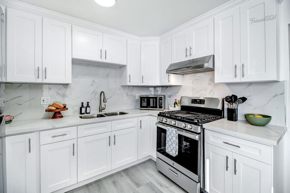 Whether it`s breakfast in bed or dinner for the crew, this kitchen is made to serve memories. #travelsgvcertified