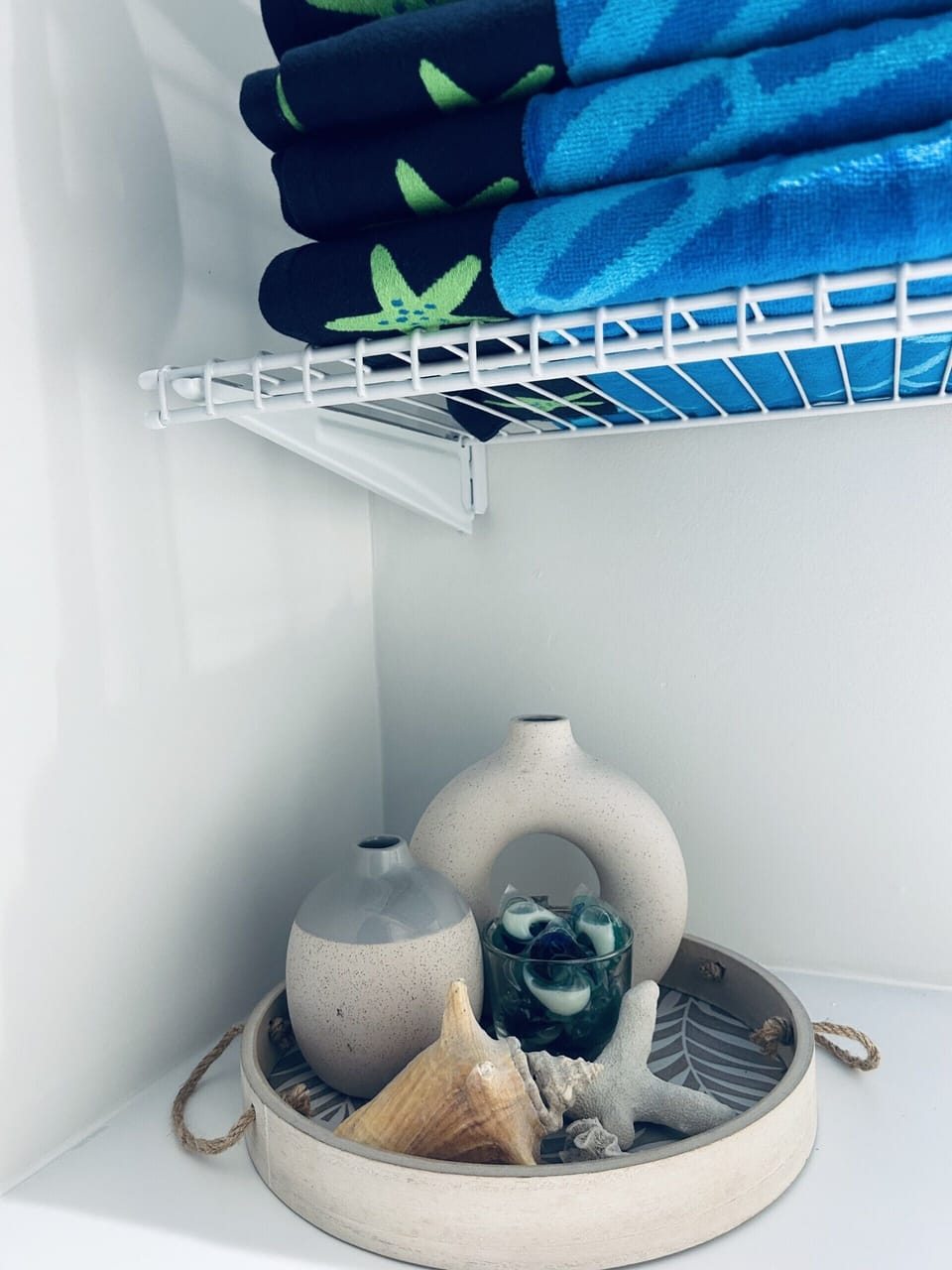 Full Laundry:
-Washing machine & Dryer
-Iron and Ironing board
-Beach Towels