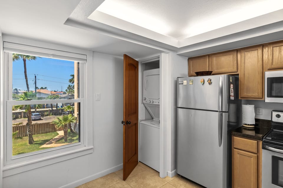 Washer and Dryer included!
