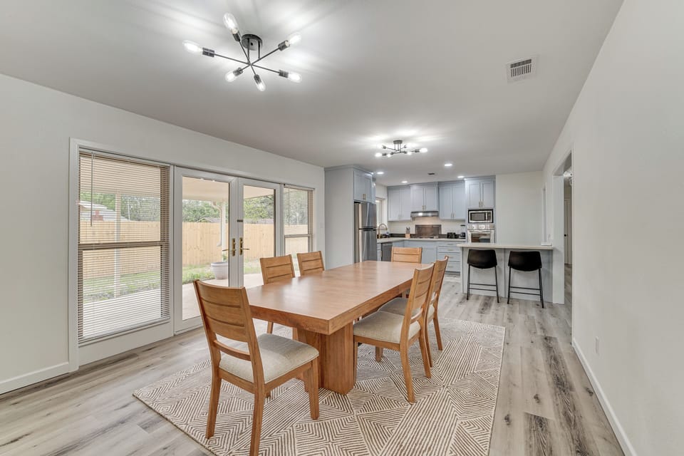 Dining Room | Single-Story Home | Dishware & Flatware