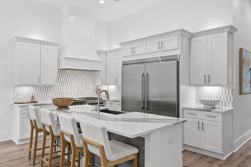 Enjoy casual dining and conversations at the kitchen counter.
