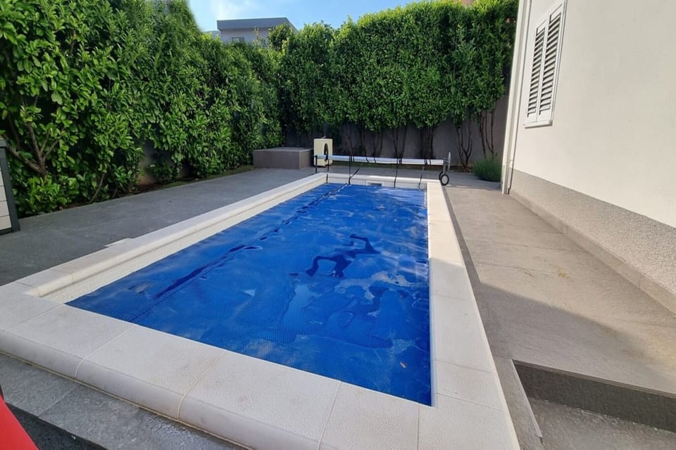 Holiday Home Swimming Pool