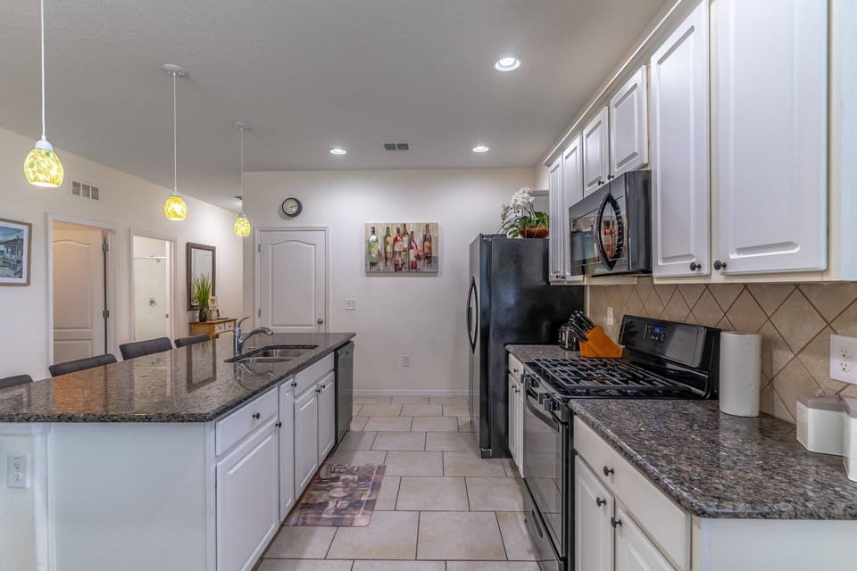 Upgraded and fully stocked kitchen