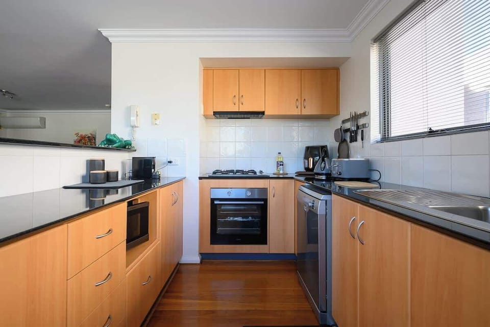 Whip up your favorite meals in our fully equipped kitchen! It features a gas stove, oven, dishwasher, and microwave for effortless cooking. Plus, enjoy the convenience of an electric kettle, coffee machine, and toaster to start your day right.