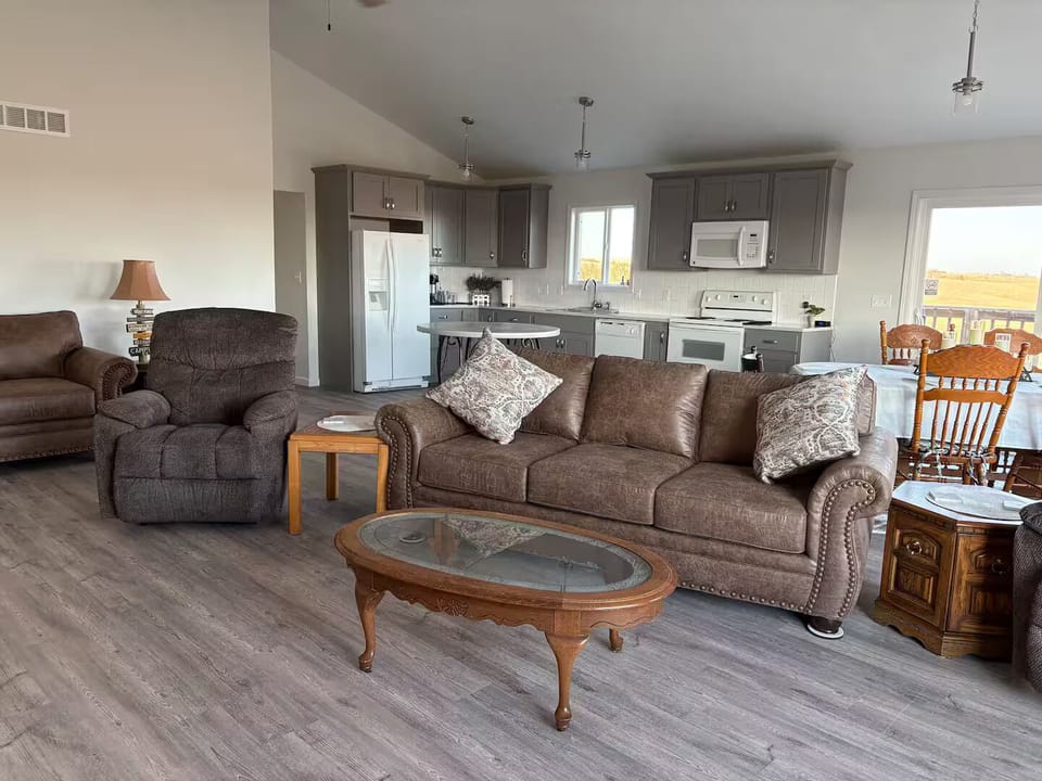 Upstairs living room & kitchen