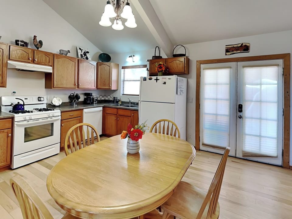 Eat-In Full Kitchen