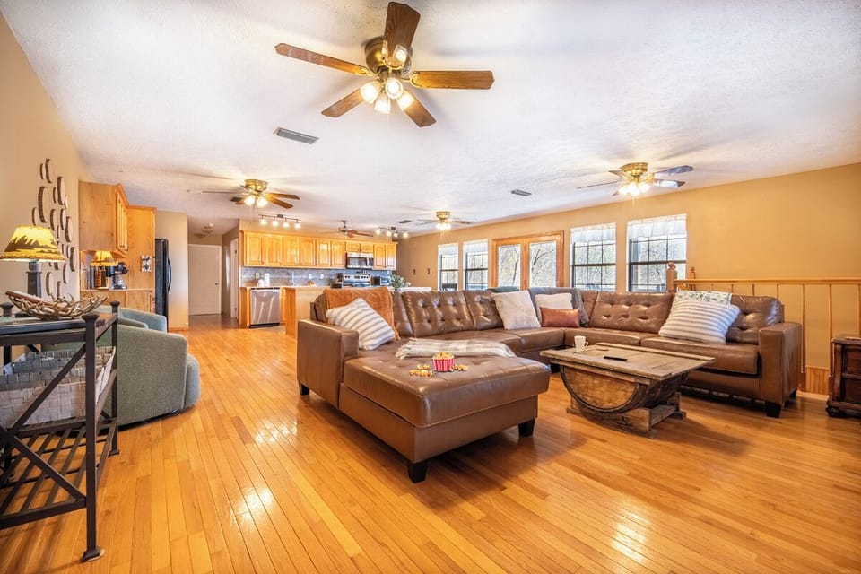 Laurel Mountain Lodge's cozy living area