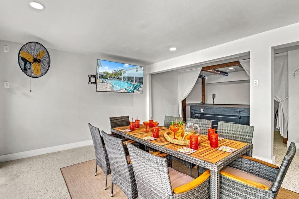 Outdoor Dining Area