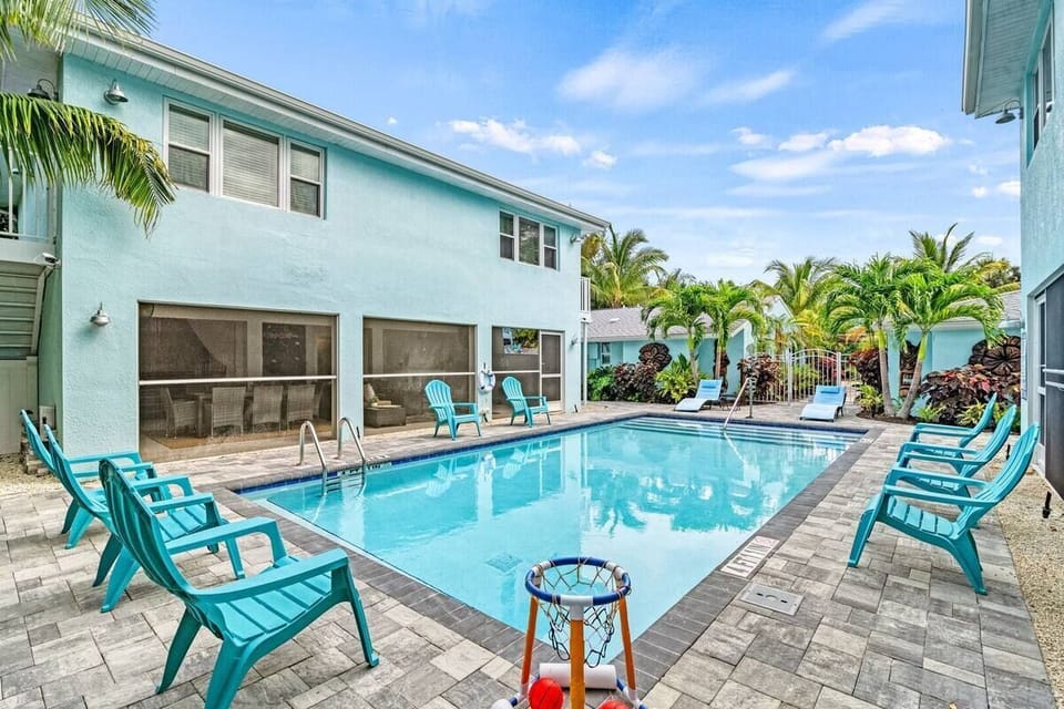 Daylight Pool View