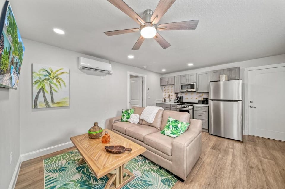 Open Living Room, Dining Room & Full Kitchen, Queen Size Sleeper Sofa