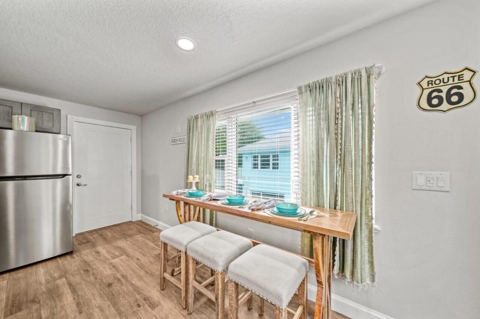 3 seat dining table 