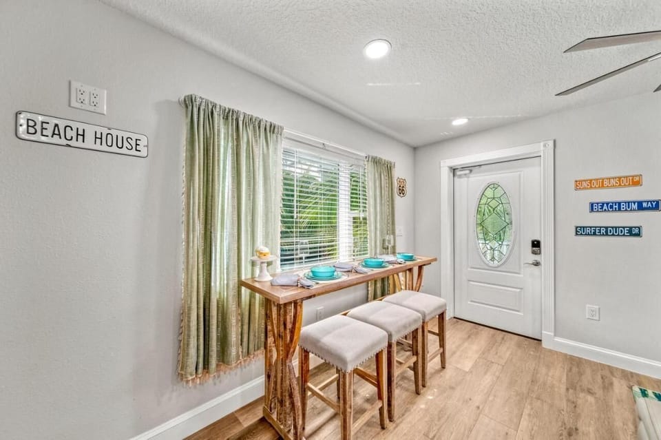 3 seat dining table 