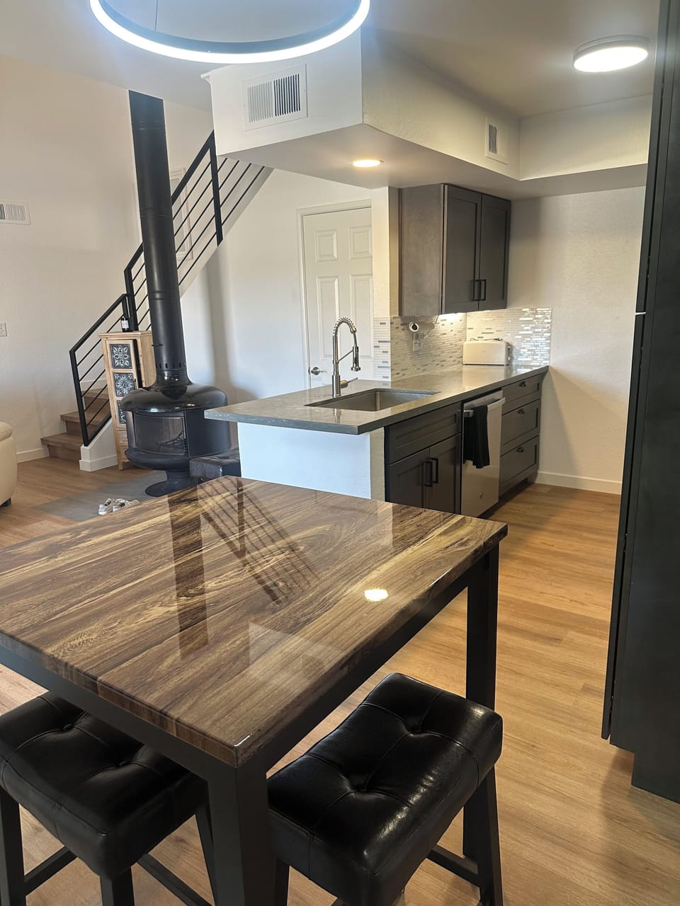 Large sink under cabinet lighting