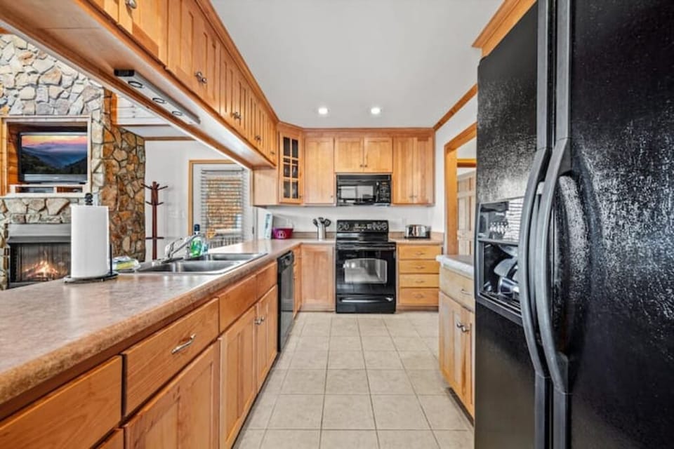 Fully stocked kitchen; Main Level: This kitchen has everything you need to cook.